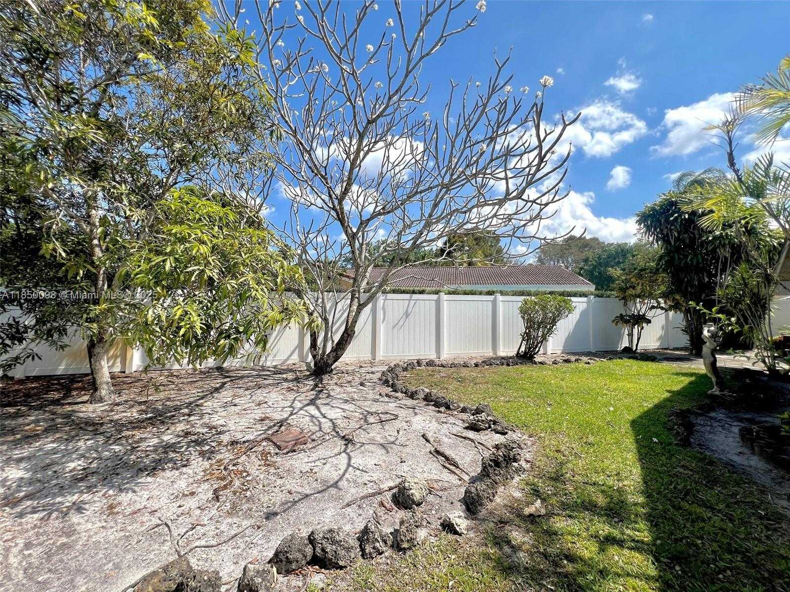 Small Image of 10410 SOUTH WEST 50TH PL, Cooper City Number 41
