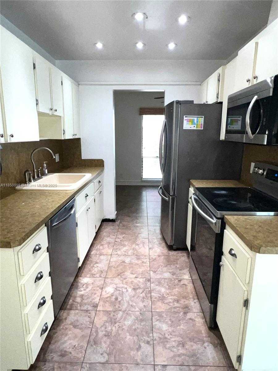 Small Image of 10410 SOUTH WEST 50TH PL, Cooper City Number 6