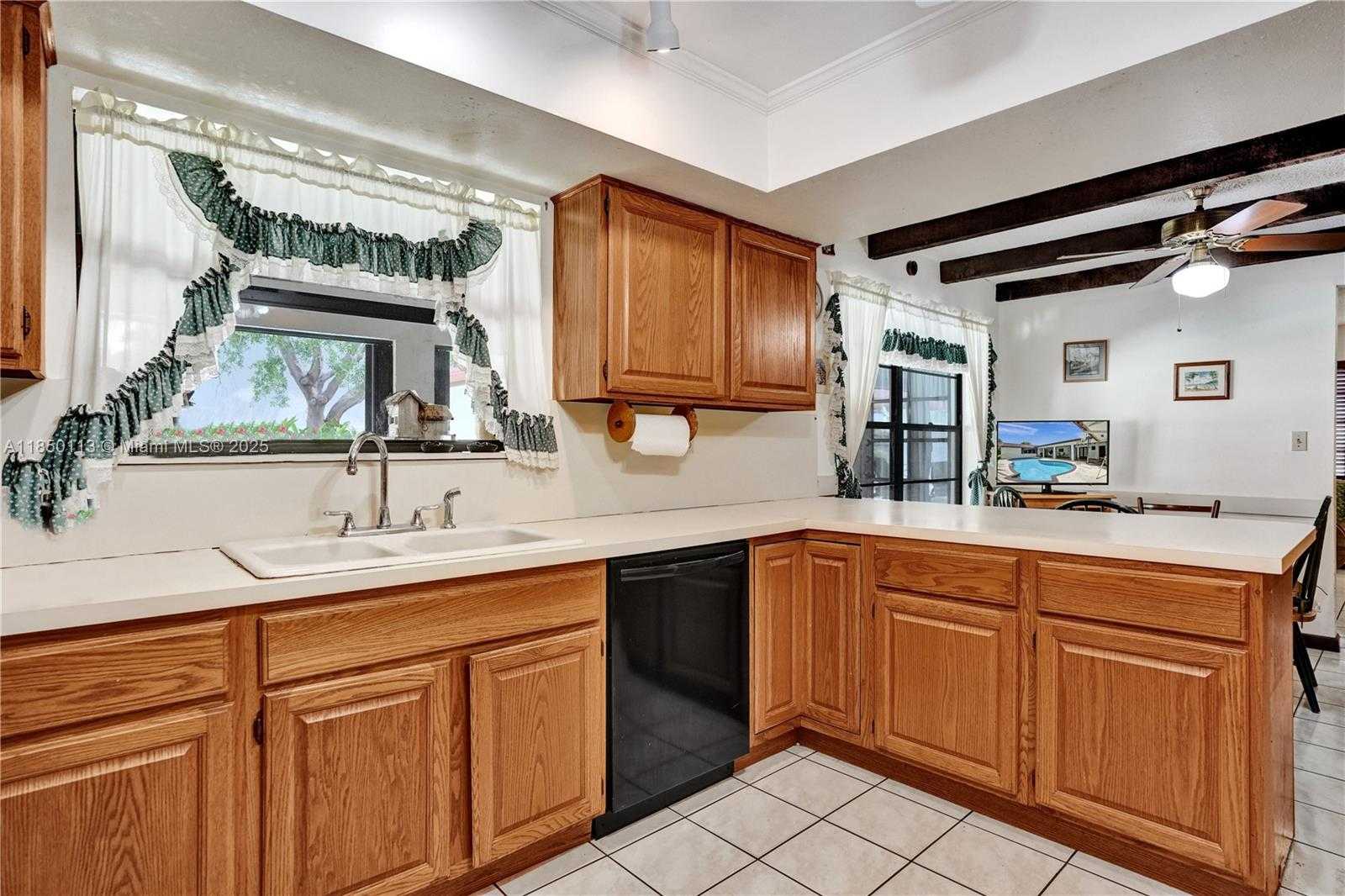 Small Image of 9461 SOUTH WEST 134TH ST, Miami Number 13