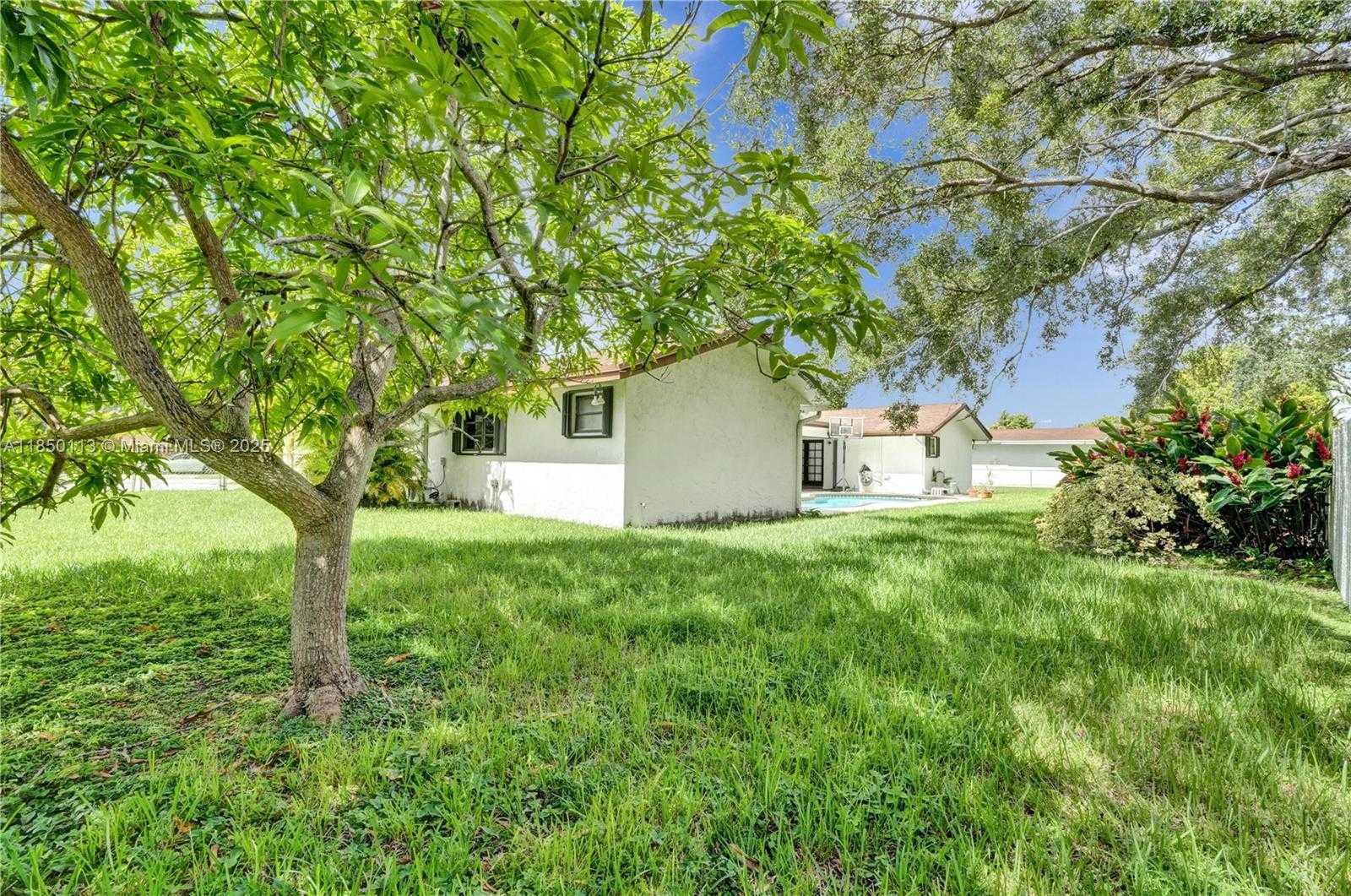 Small Image of 9461 SOUTH WEST 134TH ST, Miami Number 3