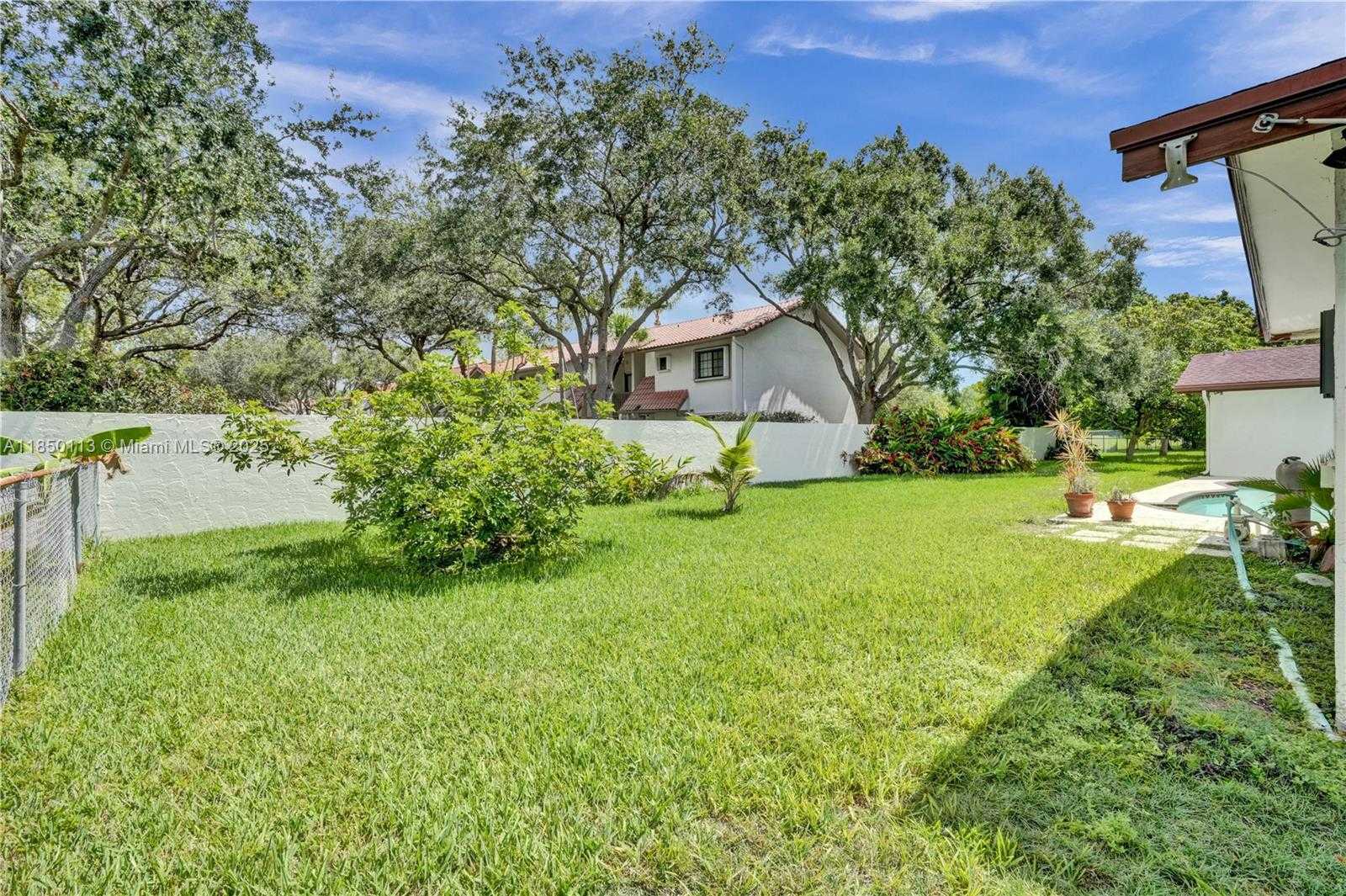 Small Image of 9461 SOUTH WEST 134TH ST, Miami Number 31