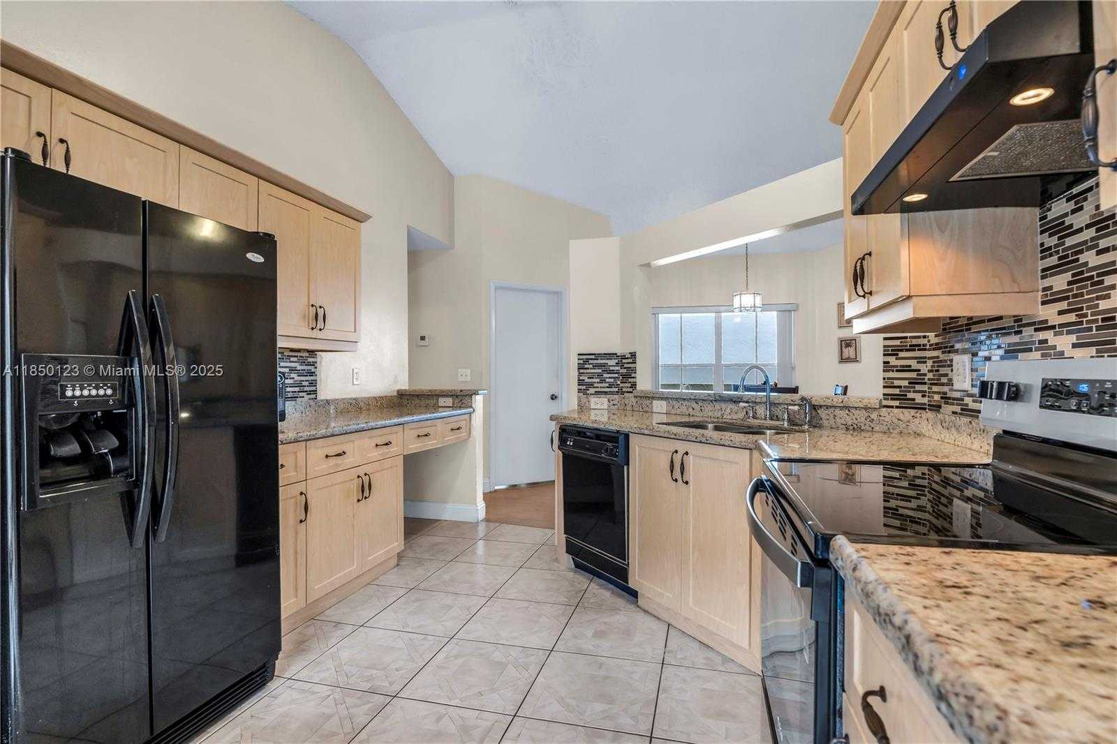 Small Image of 301 NORTH WEST 207TH AVE, Pembroke Pines Number 10