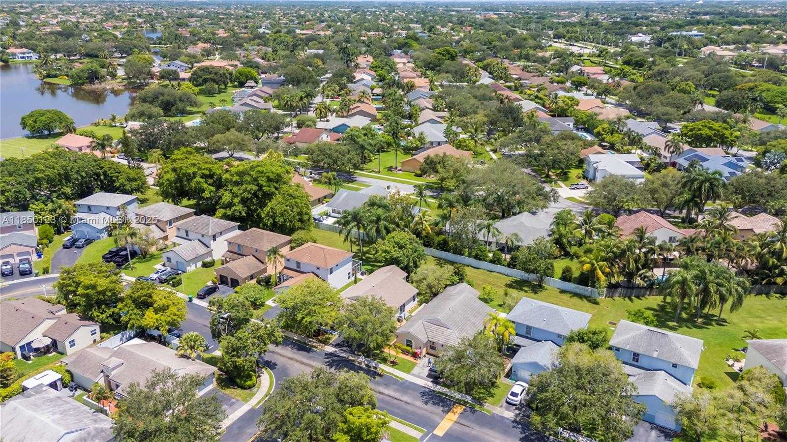 Small Image of 301 NORTH WEST 207TH AVE, Pembroke Pines Number 33