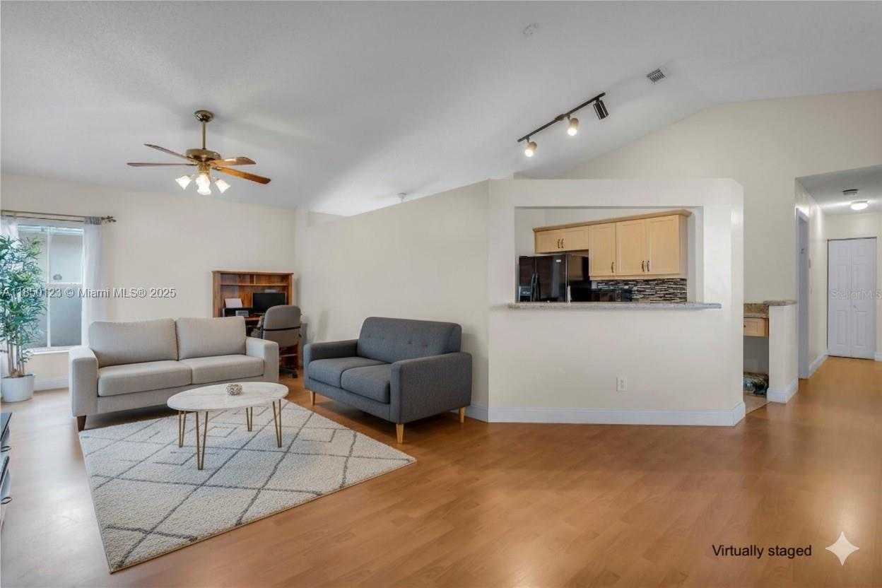 Small Image of 301 NORTH WEST 207TH AVE, Pembroke Pines Number 5