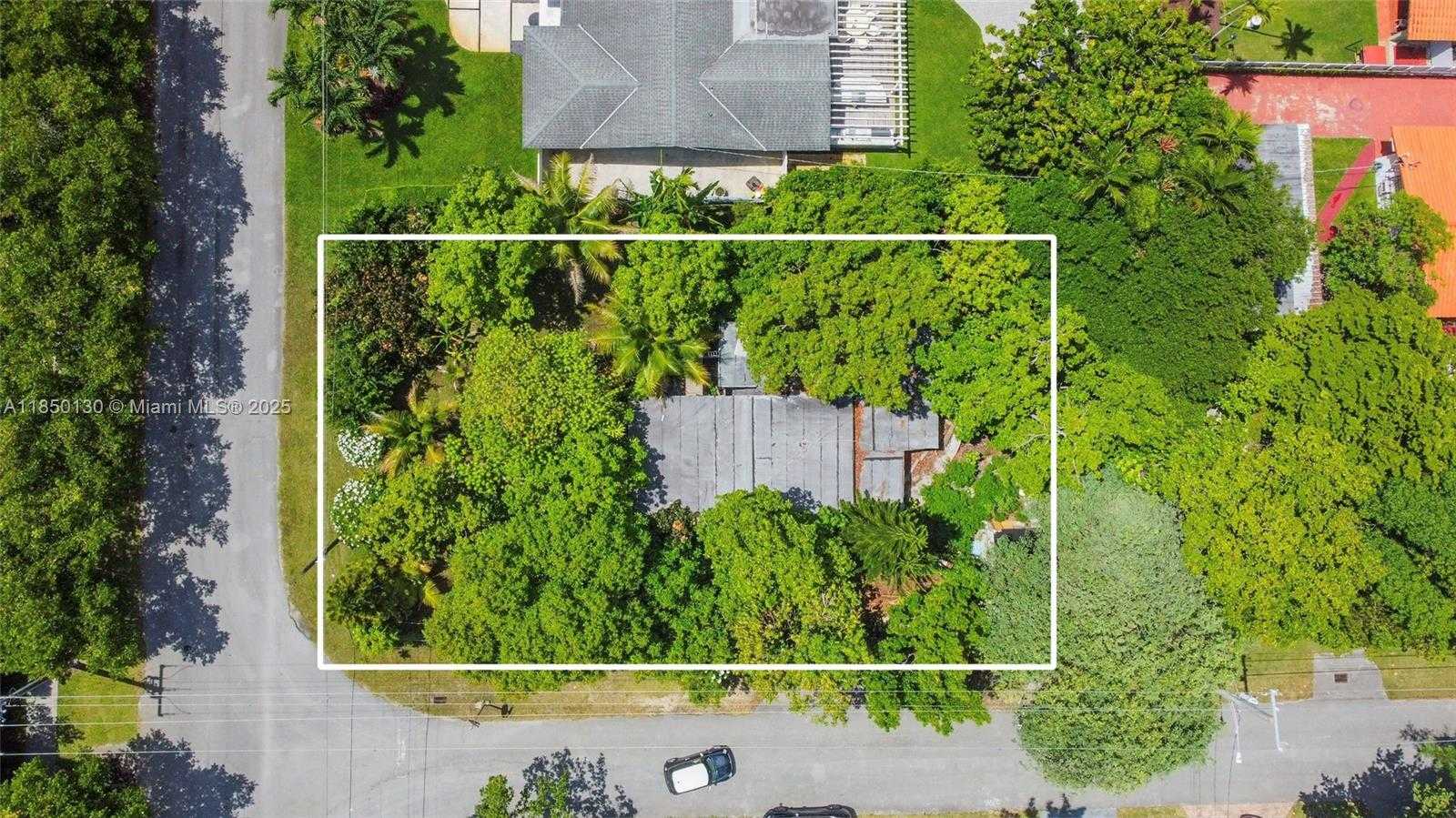 Small Image of 6256 SOUTH WEST 32ND ST, Miami Number 2