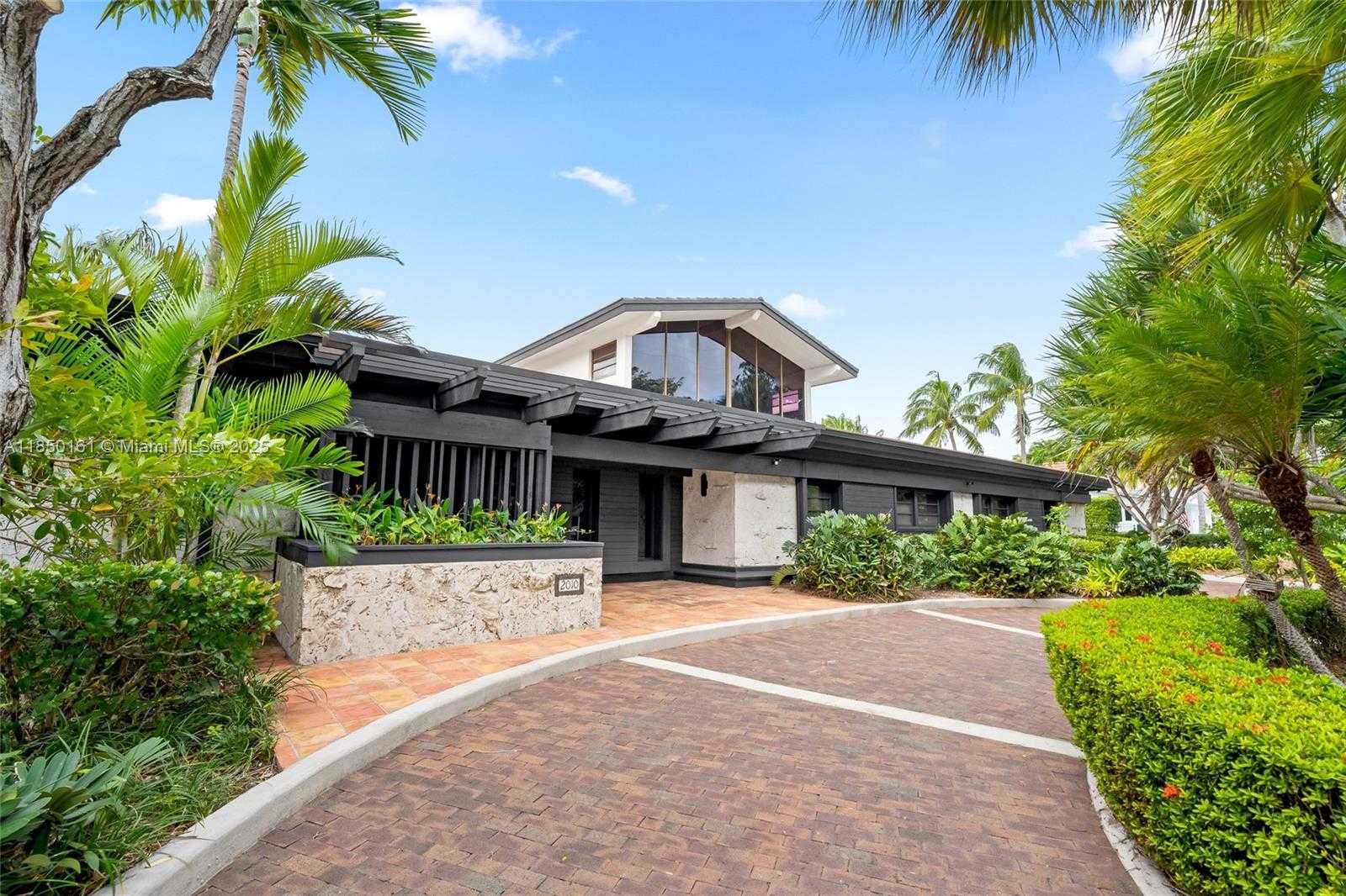 Small Image of 2010 NORTH EAST 120TH RD, North Miami Number 11