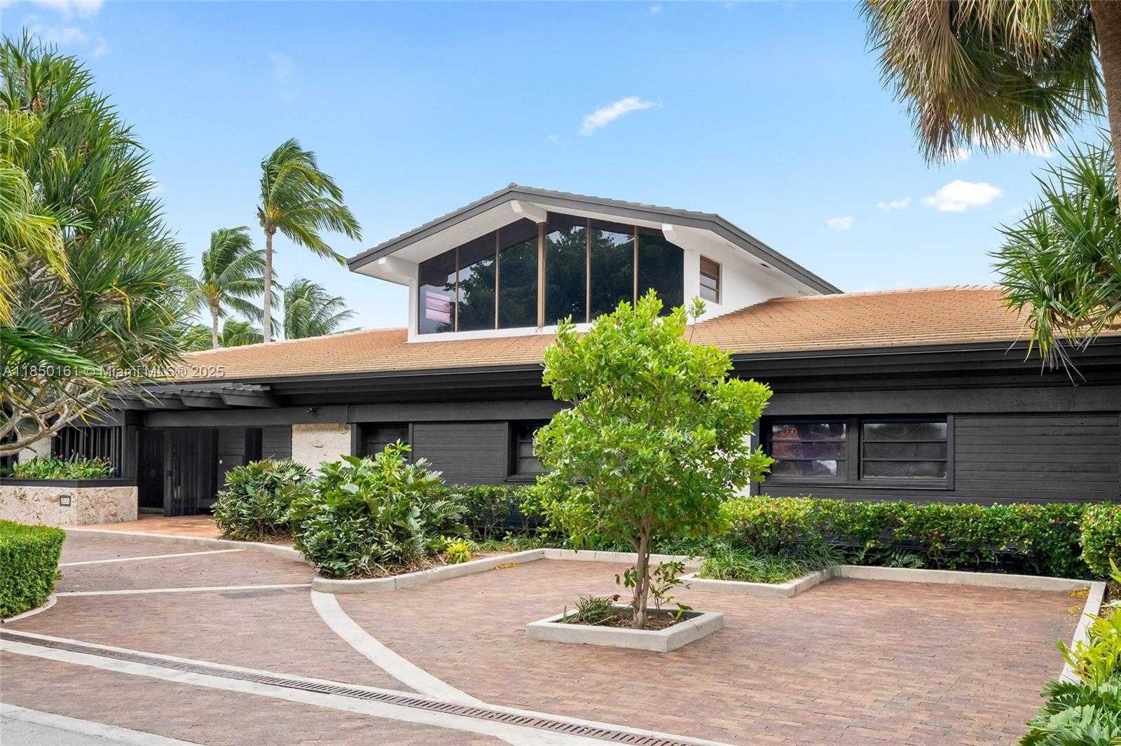 Small Image of 2010 NORTH EAST 120TH RD, North Miami Number 12