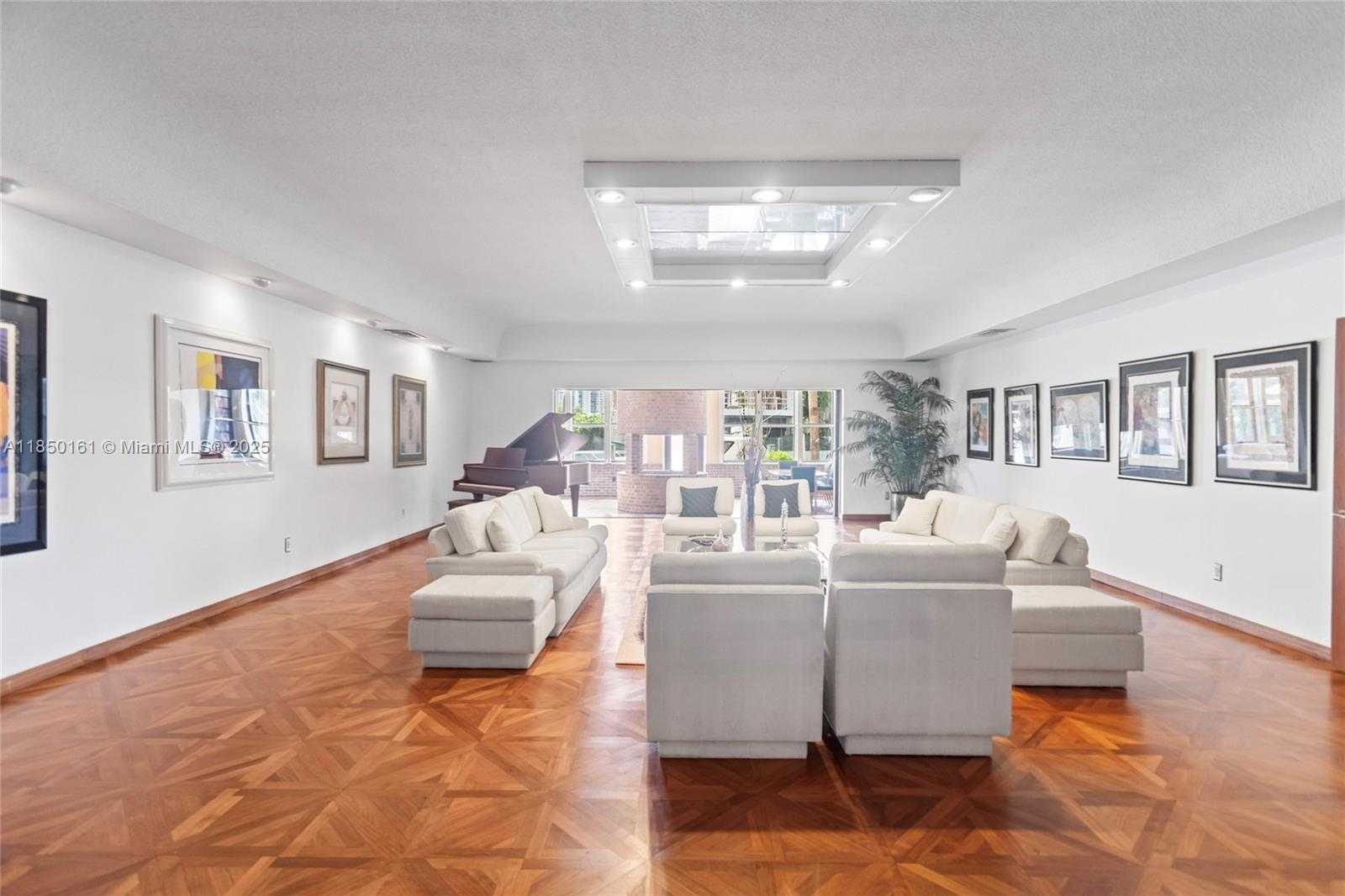 Small Image of 2010 NORTH EAST 120TH RD, North Miami Number 14