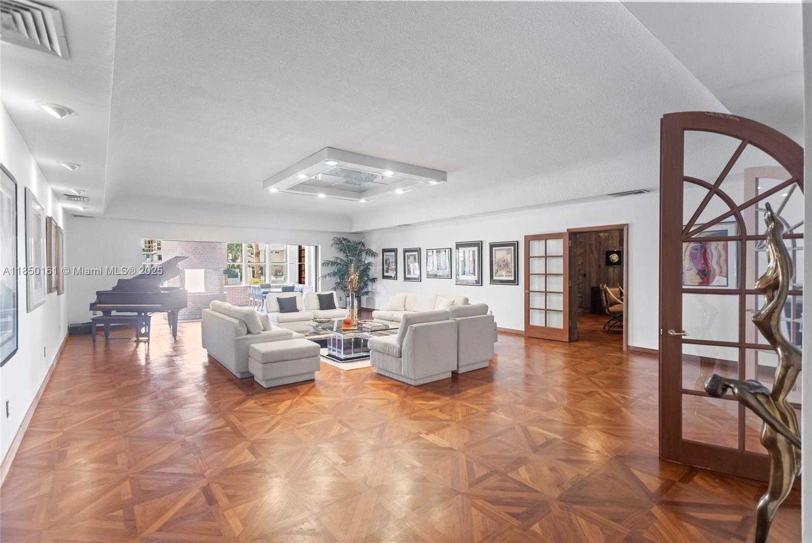 Small Image of 2010 NORTH EAST 120TH RD, North Miami Number 15
