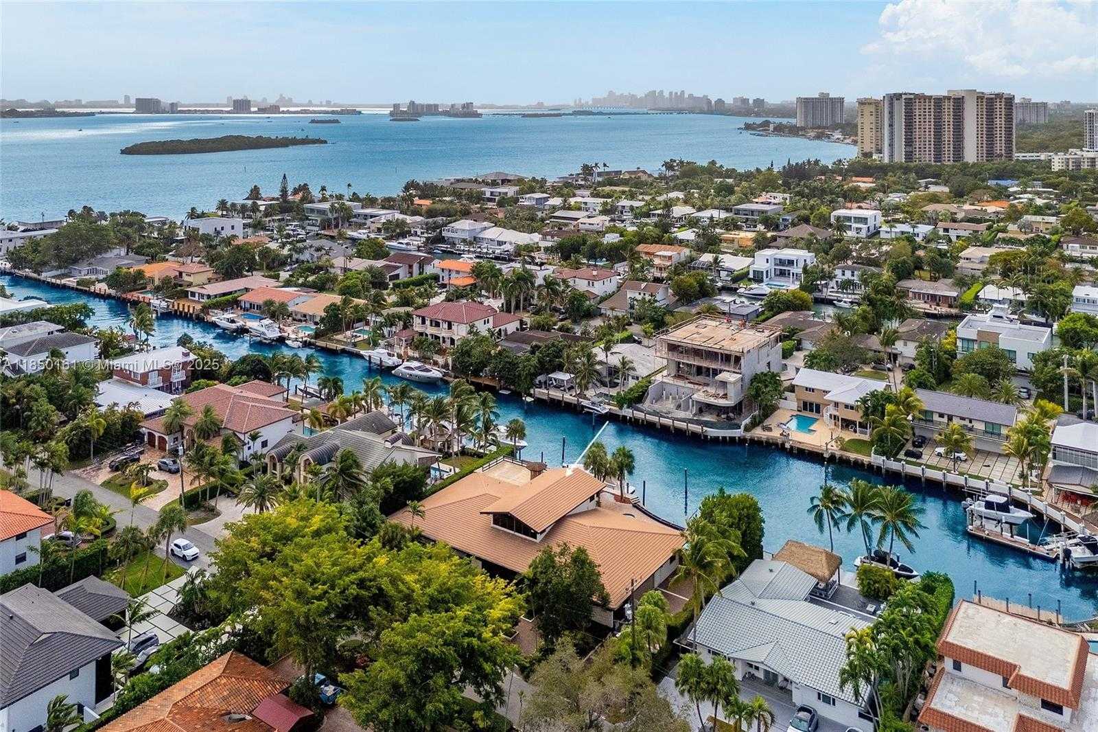Small Image of 2010 NORTH EAST 120TH RD, North Miami Number 4
