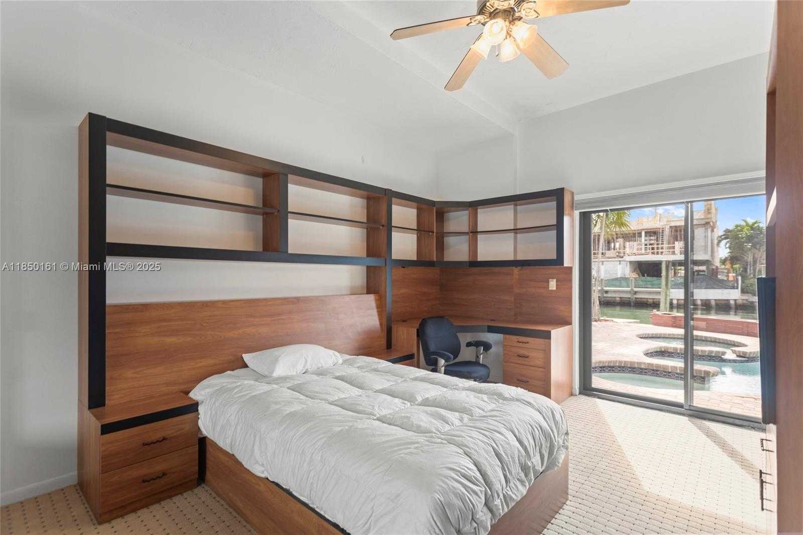 Small Image of 2010 NORTH EAST 120TH RD, North Miami Number 44