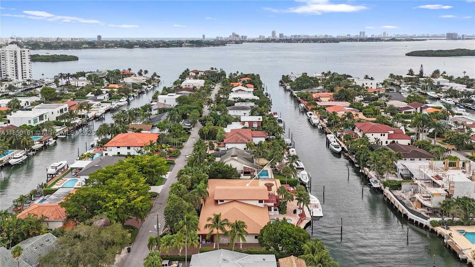 Small Image of 2010 NORTH EAST 120TH RD, North Miami Number 7