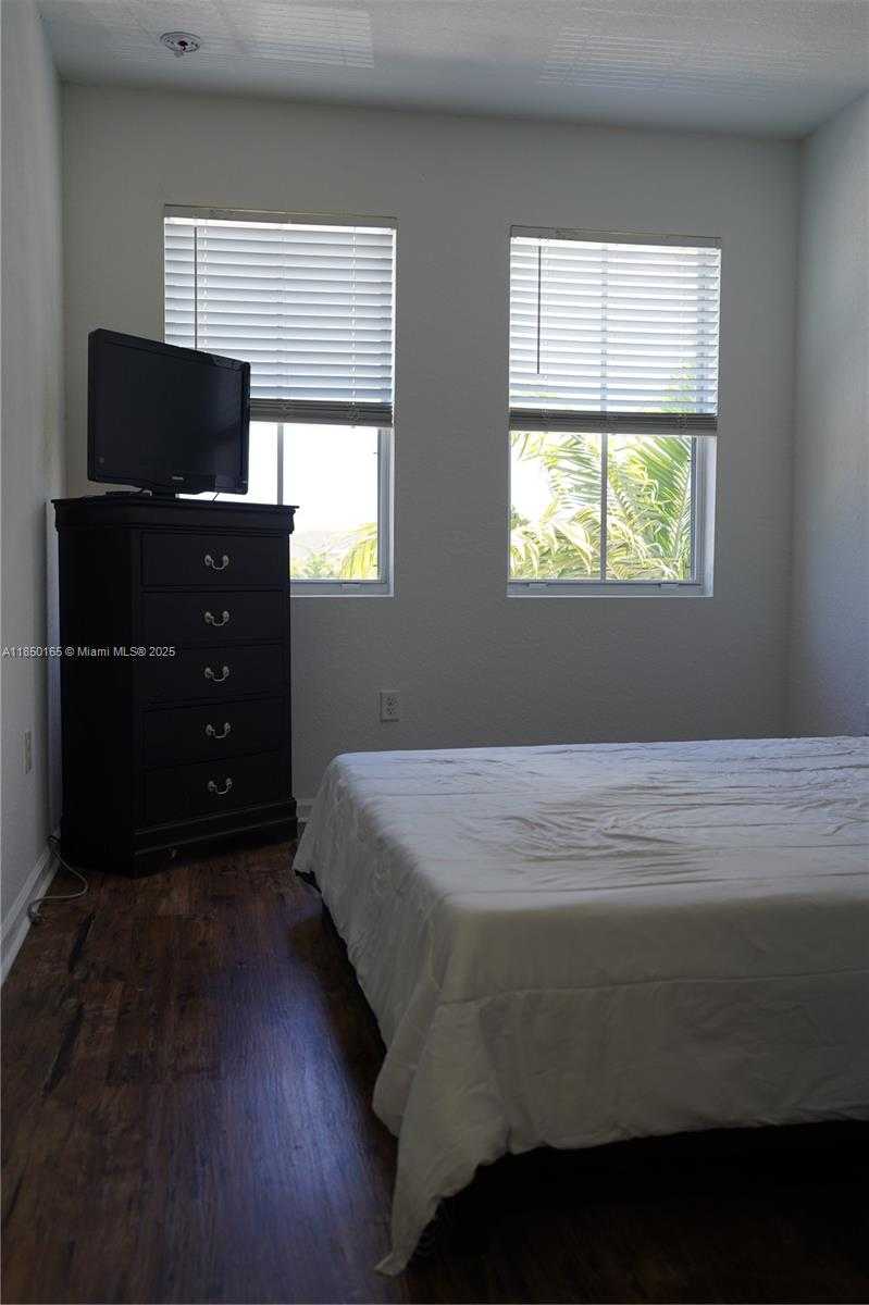 Small Image of 1386 SOUTH EAST 23RD TER, Homestead Number 14