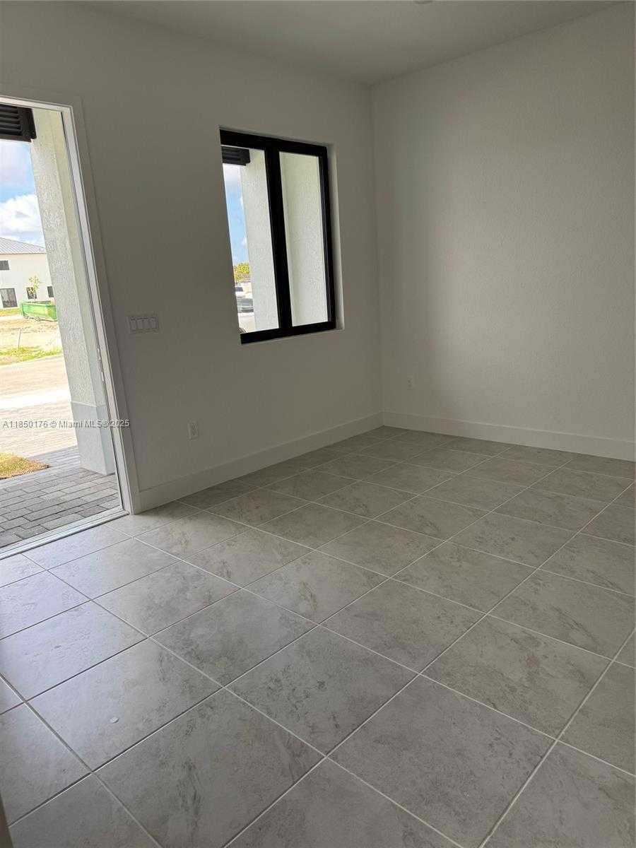 Small Image of 18901 SW 316th St, Homestead, FL 33035, USA Number 10