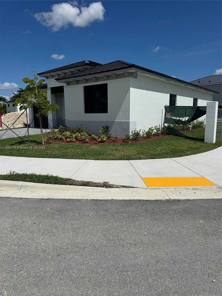Small Image of 18901 SW 316th St, Homestead, FL 33035, USA Number 11