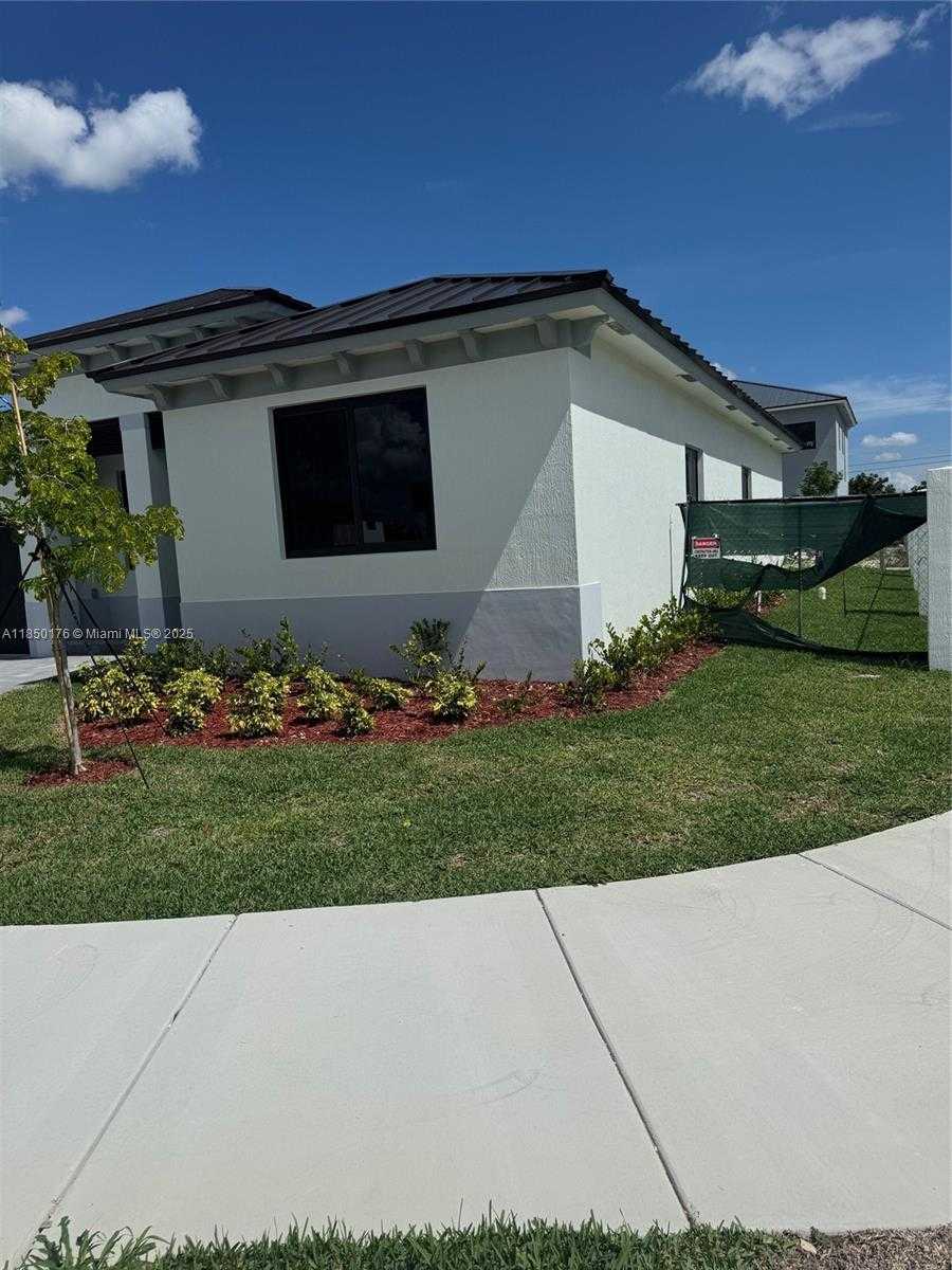 Small Image of 18901 SW 316th St, Homestead, FL 33035, USA Number 12