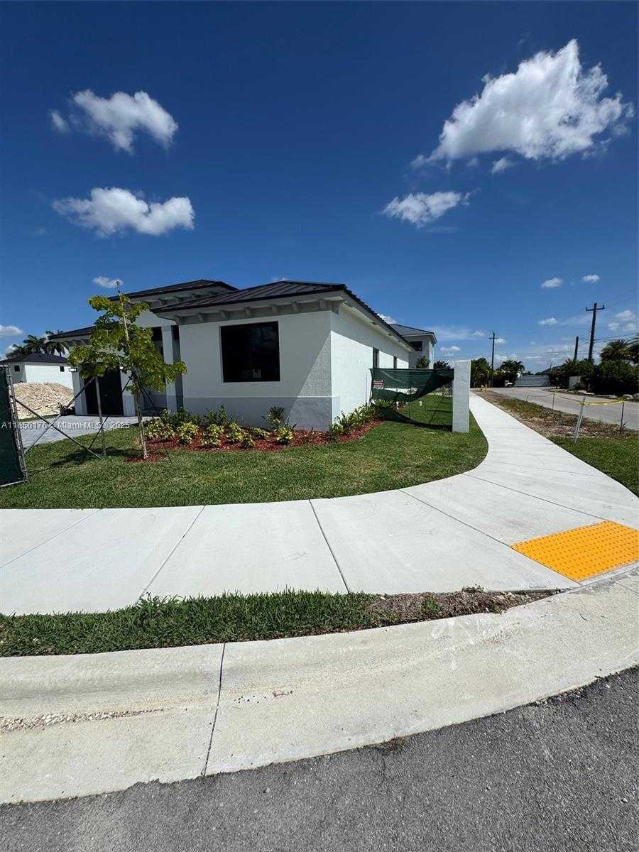 Small Image of 18901 SW 316th St, Homestead, FL 33035, USA Number 3