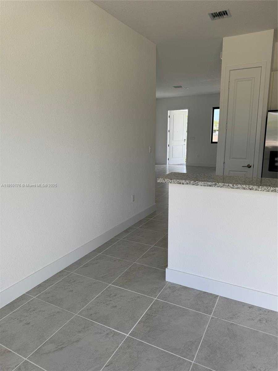 Small Image of 18901 SW 316th St, Homestead, FL 33035, USA Number 8