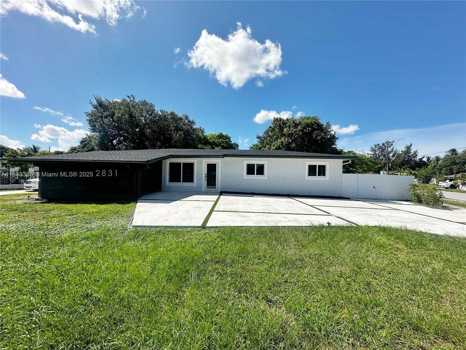 Small Image of 2831 NORTH WEST 189TH ST, Miami Gardens Number 2