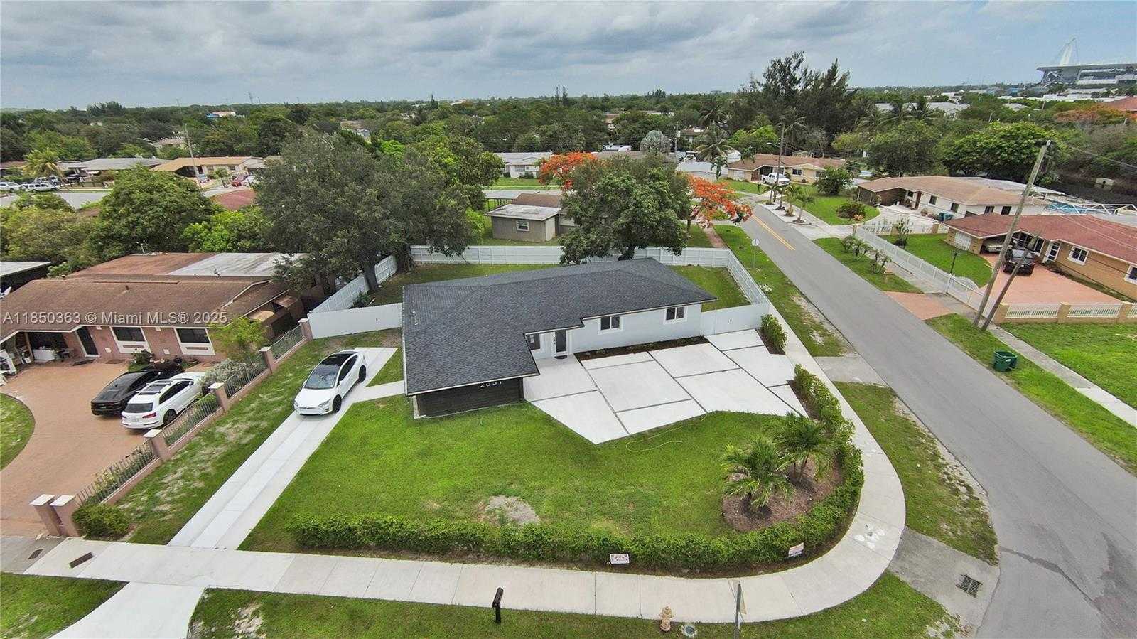 Small Image of 2831 NORTH WEST 189TH ST, Miami Gardens Number 3