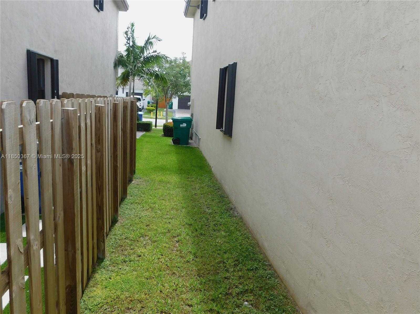 Small Image of 25594 SOUTH WEST 108TH CT, Homestead Number 12