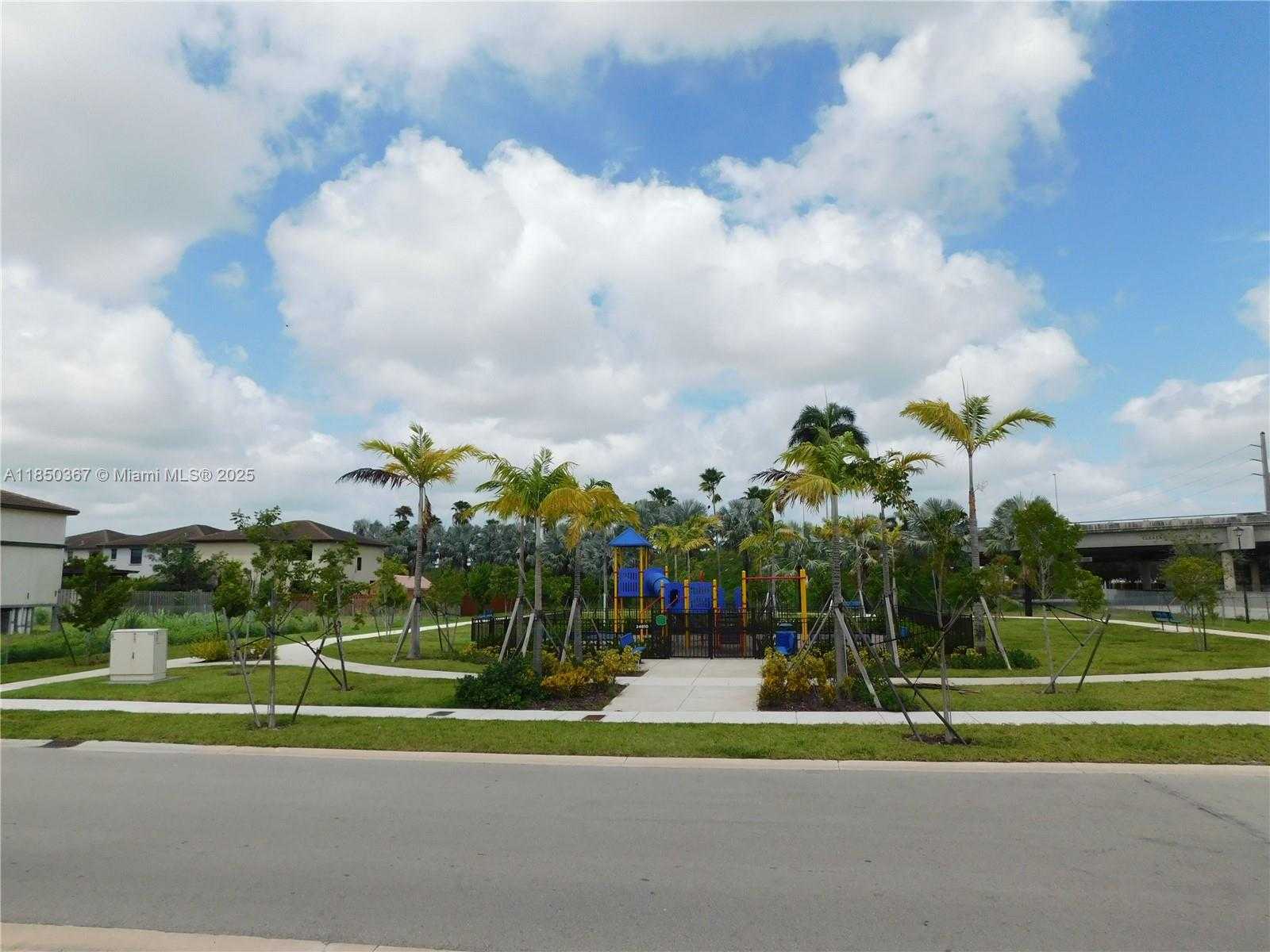 Small Image of 25594 SOUTH WEST 108TH CT, Homestead Number 19
