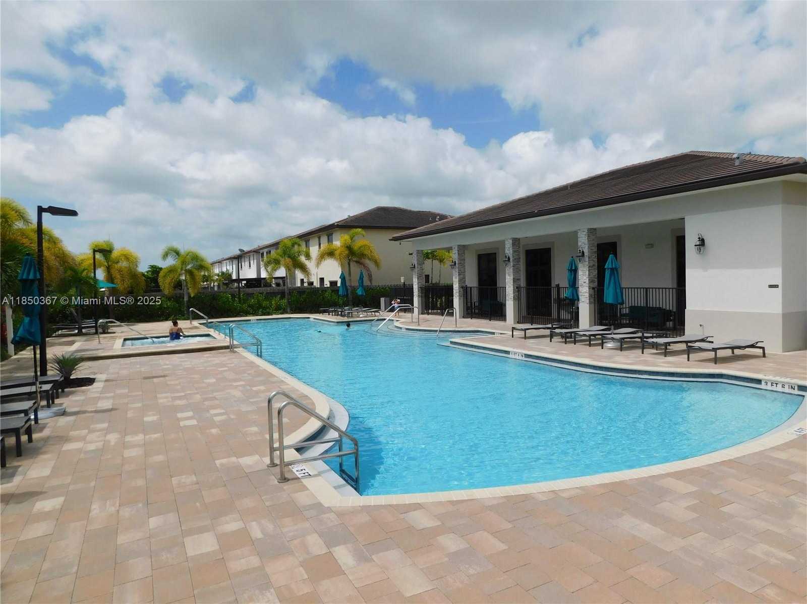 Small Image of 25594 SOUTH WEST 108TH CT, Homestead Number 23