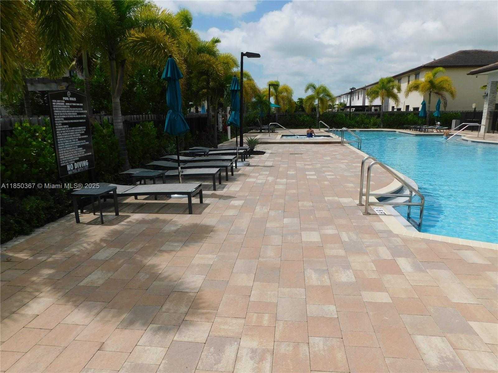 Small Image of 25594 SOUTH WEST 108TH CT, Homestead Number 24