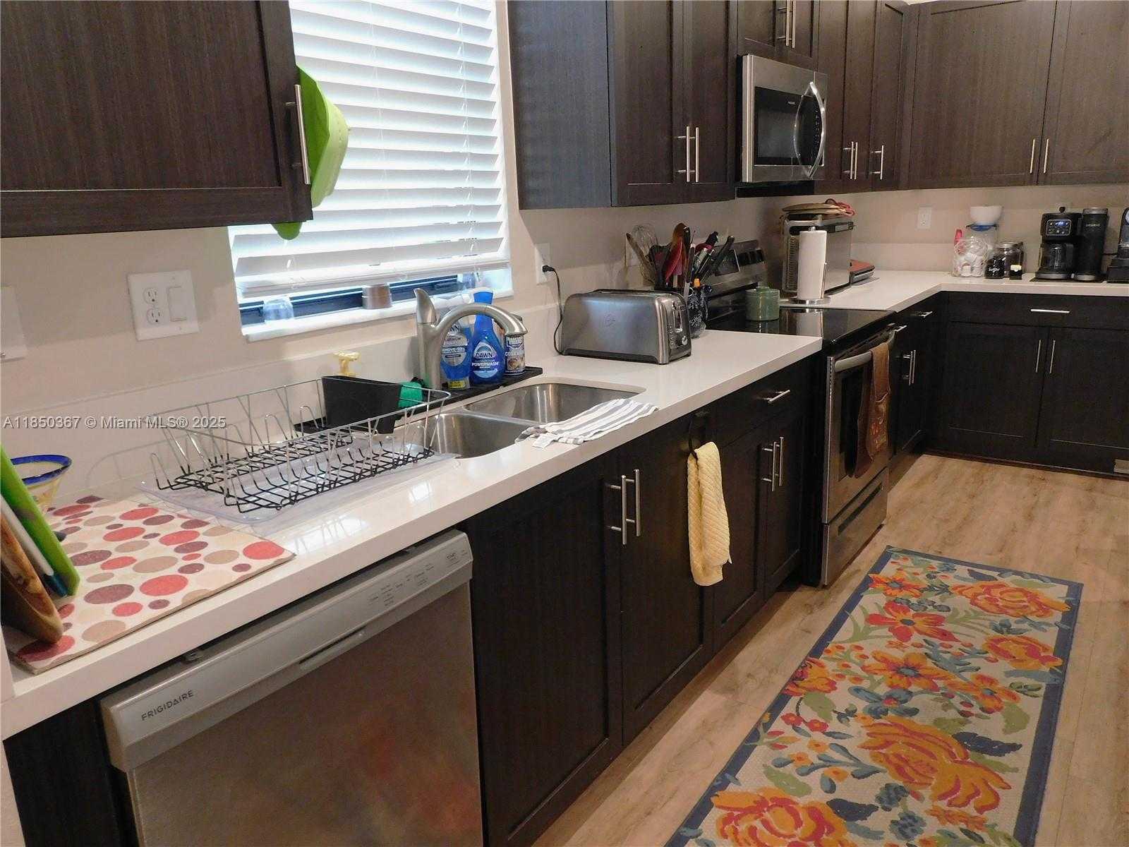 Small Image of 25594 SOUTH WEST 108TH CT, Homestead Number 5