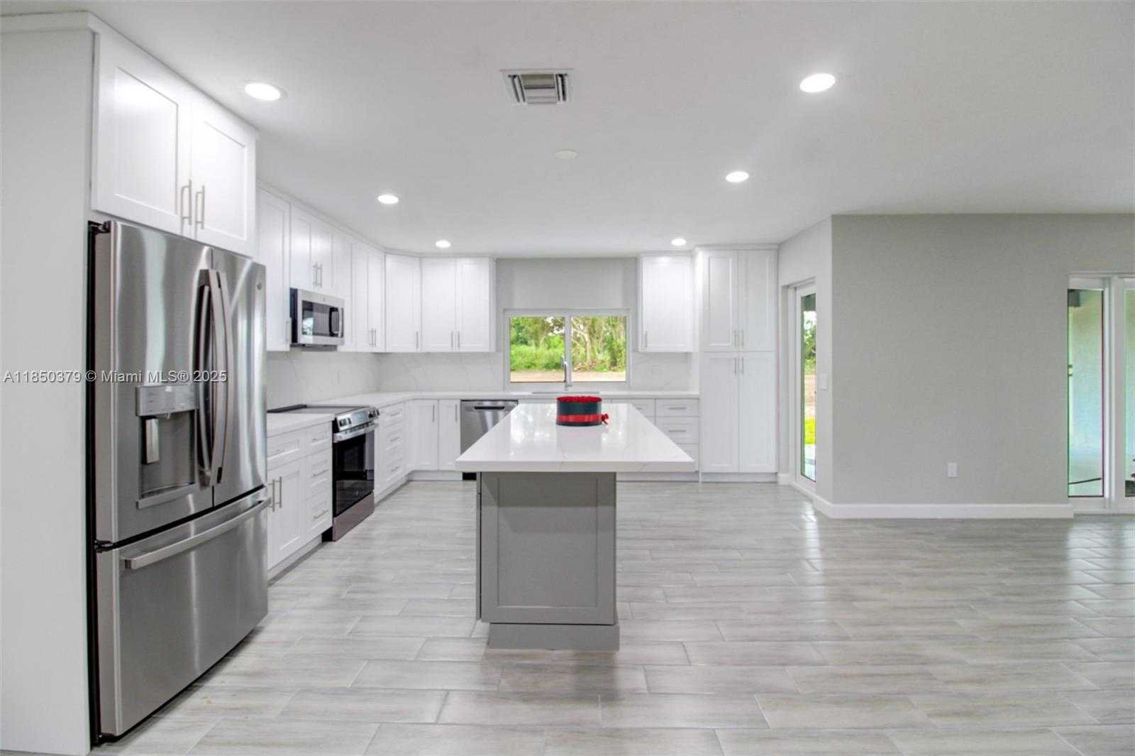 Small Image of 14450 SOUTH WEST 188TH ST, Miami Number 11