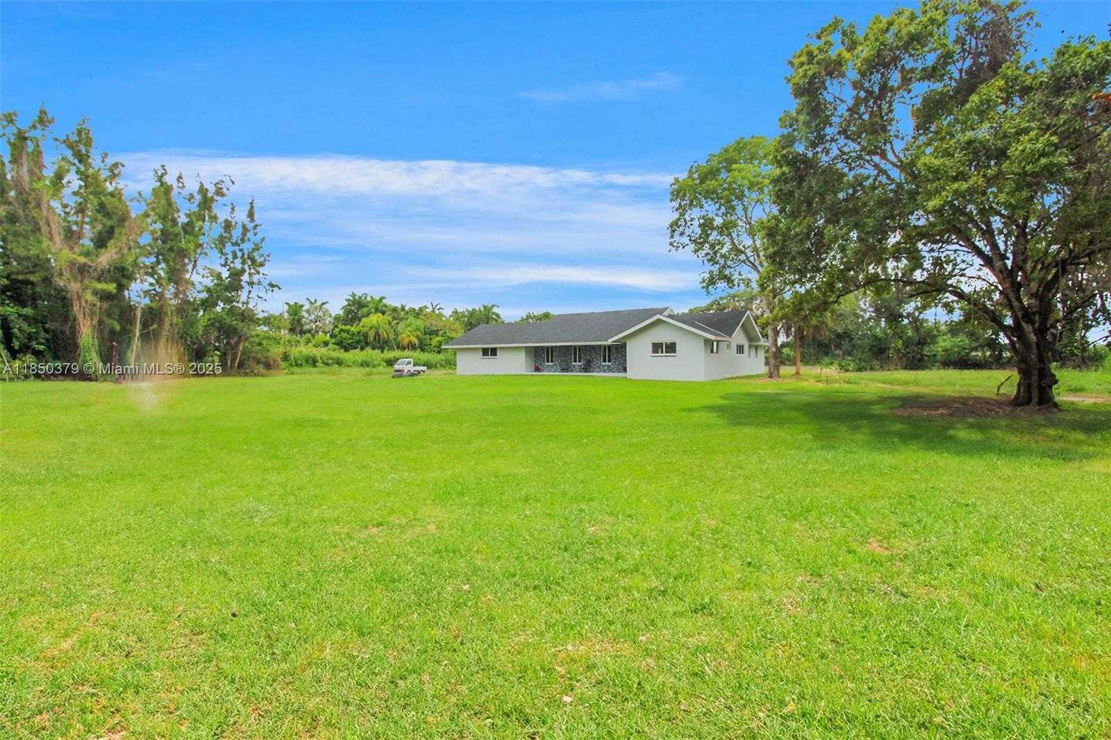 Small Image of 14450 SOUTH WEST 188TH ST, Miami Number 3