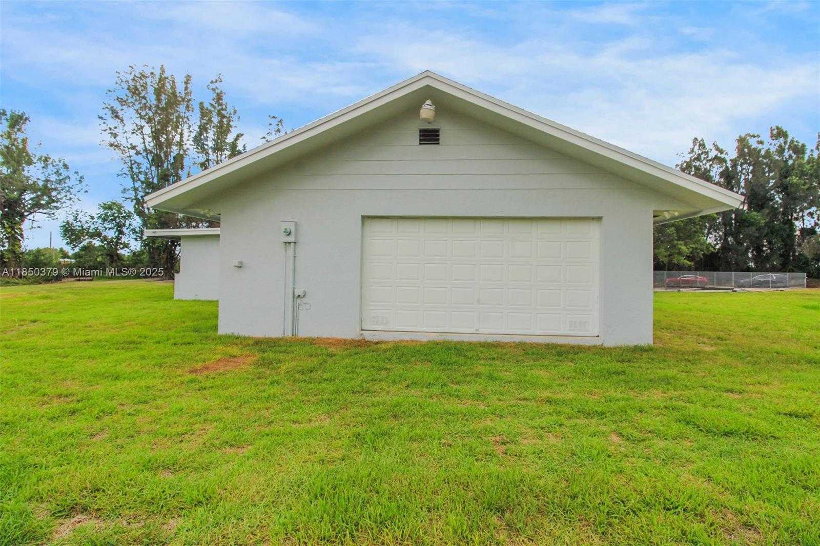 Small Image of 14450 SOUTH WEST 188TH ST, Miami Number 6
