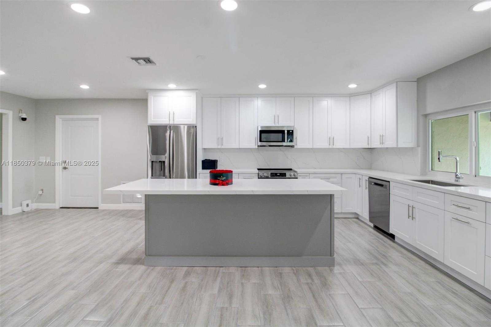 Small Image of 14450 SOUTH WEST 188TH ST, Miami Number 9