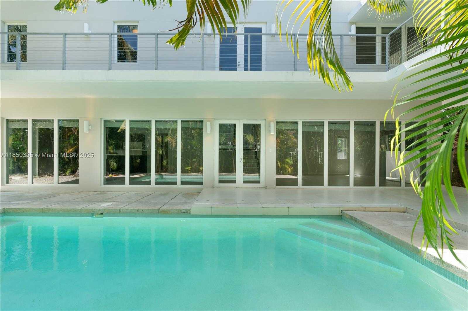Small Image of 4050 HARDIE AVE, Miami Number 10