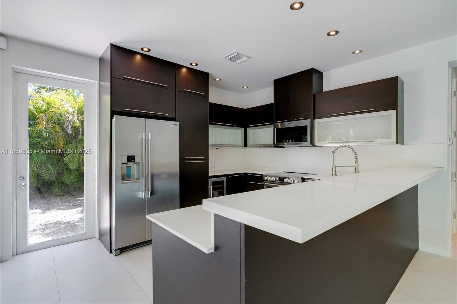 Small Image of 4050 HARDIE AVE, Miami Number 18