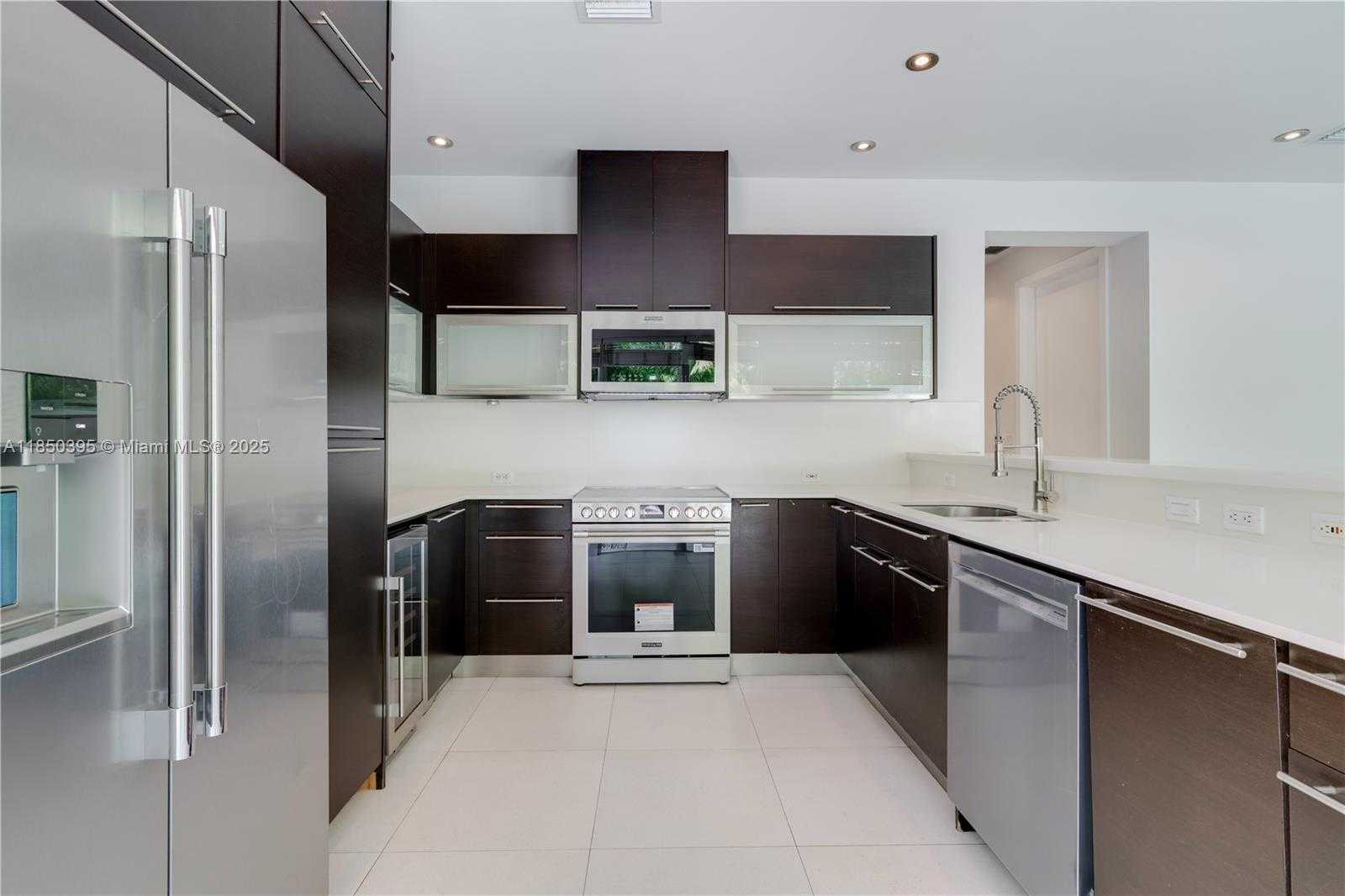 Small Image of 4050 HARDIE AVE, Miami Number 19