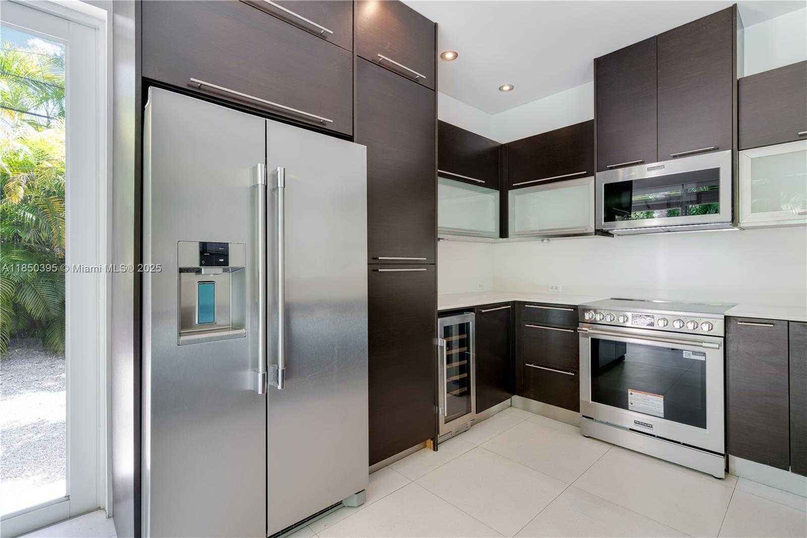 Small Image of 4050 HARDIE AVE, Miami Number 20