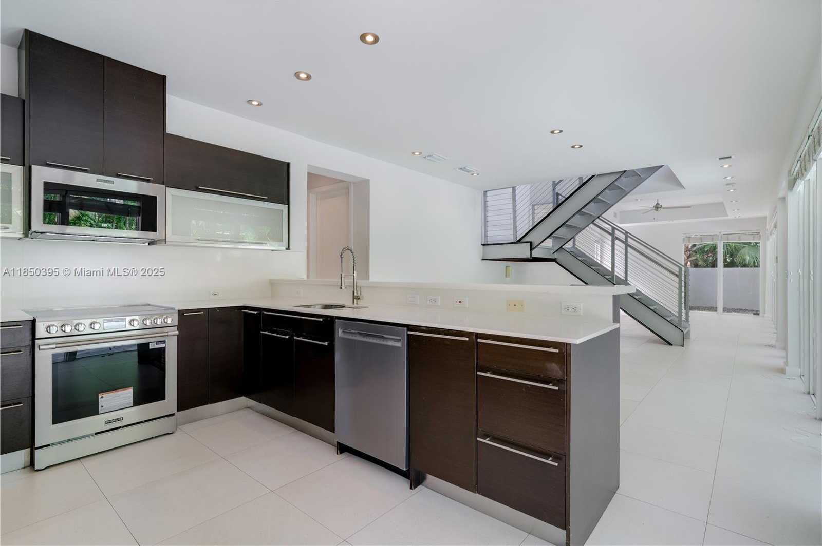 Small Image of 4050 HARDIE AVE, Miami Number 21