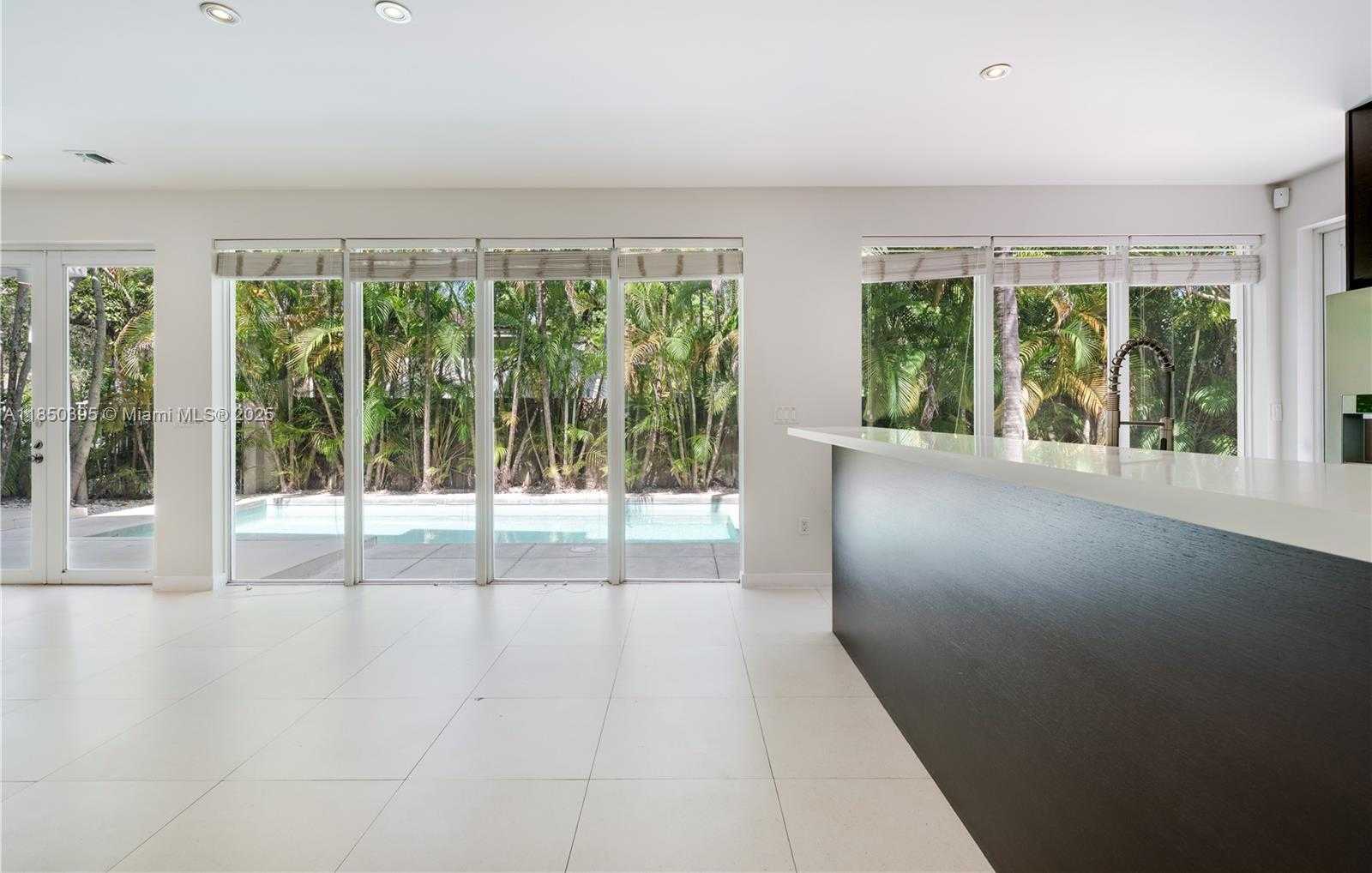 Small Image of 4050 HARDIE AVE, Miami Number 22