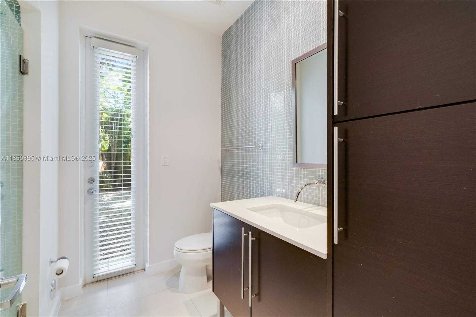 Small Image of 4050 HARDIE AVE, Miami Number 25
