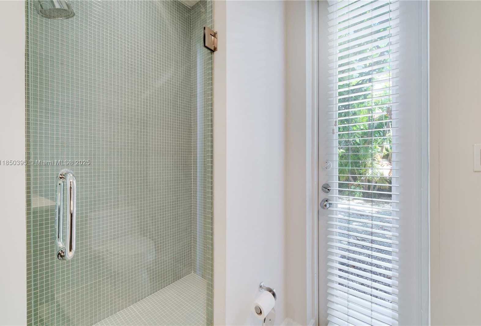Small Image of 4050 HARDIE AVE, Miami Number 26