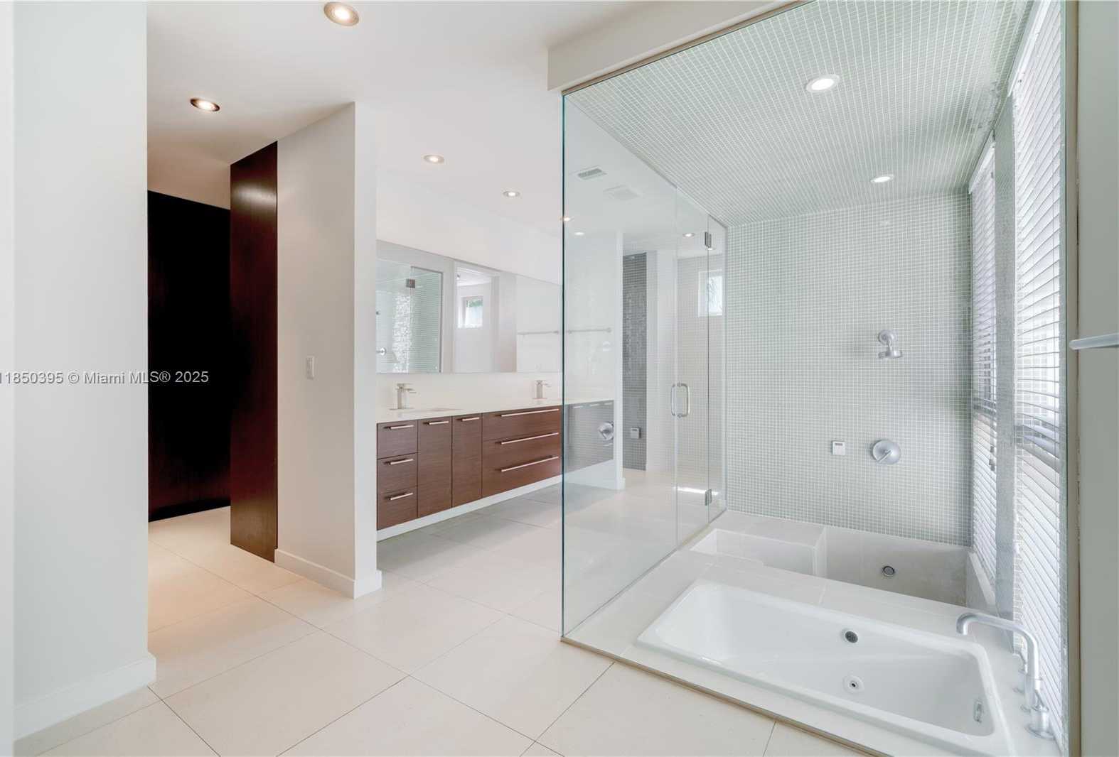 Small Image of 4050 HARDIE AVE, Miami Number 31