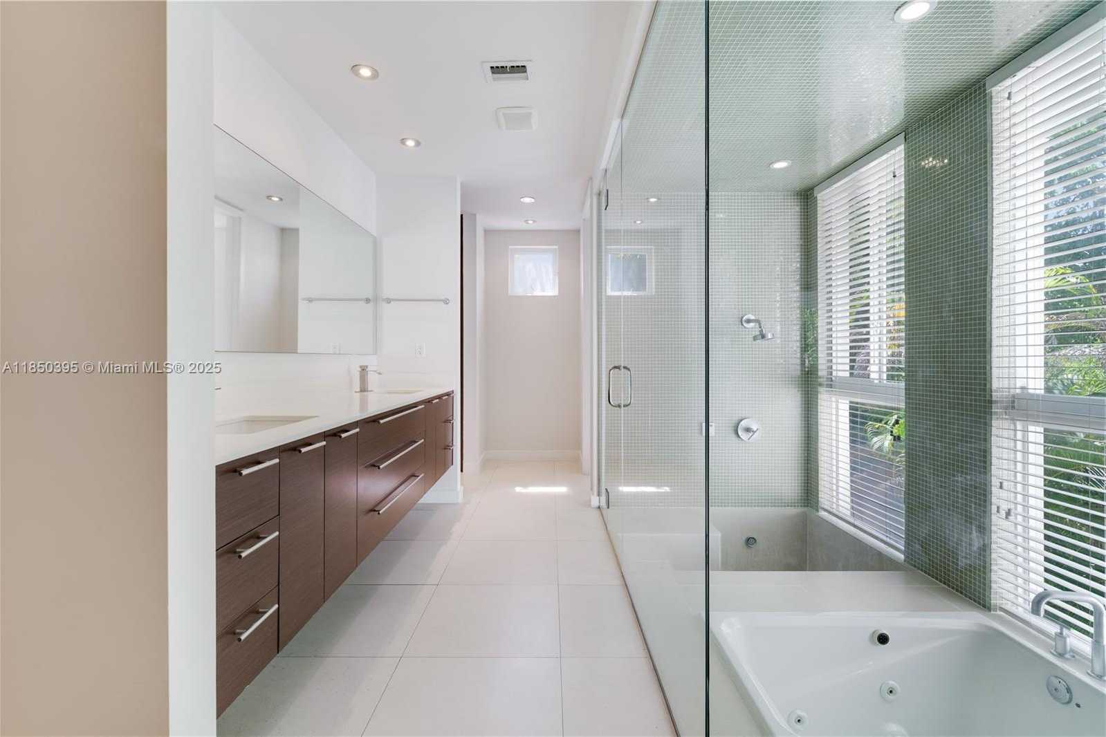 Small Image of 4050 HARDIE AVE, Miami Number 32