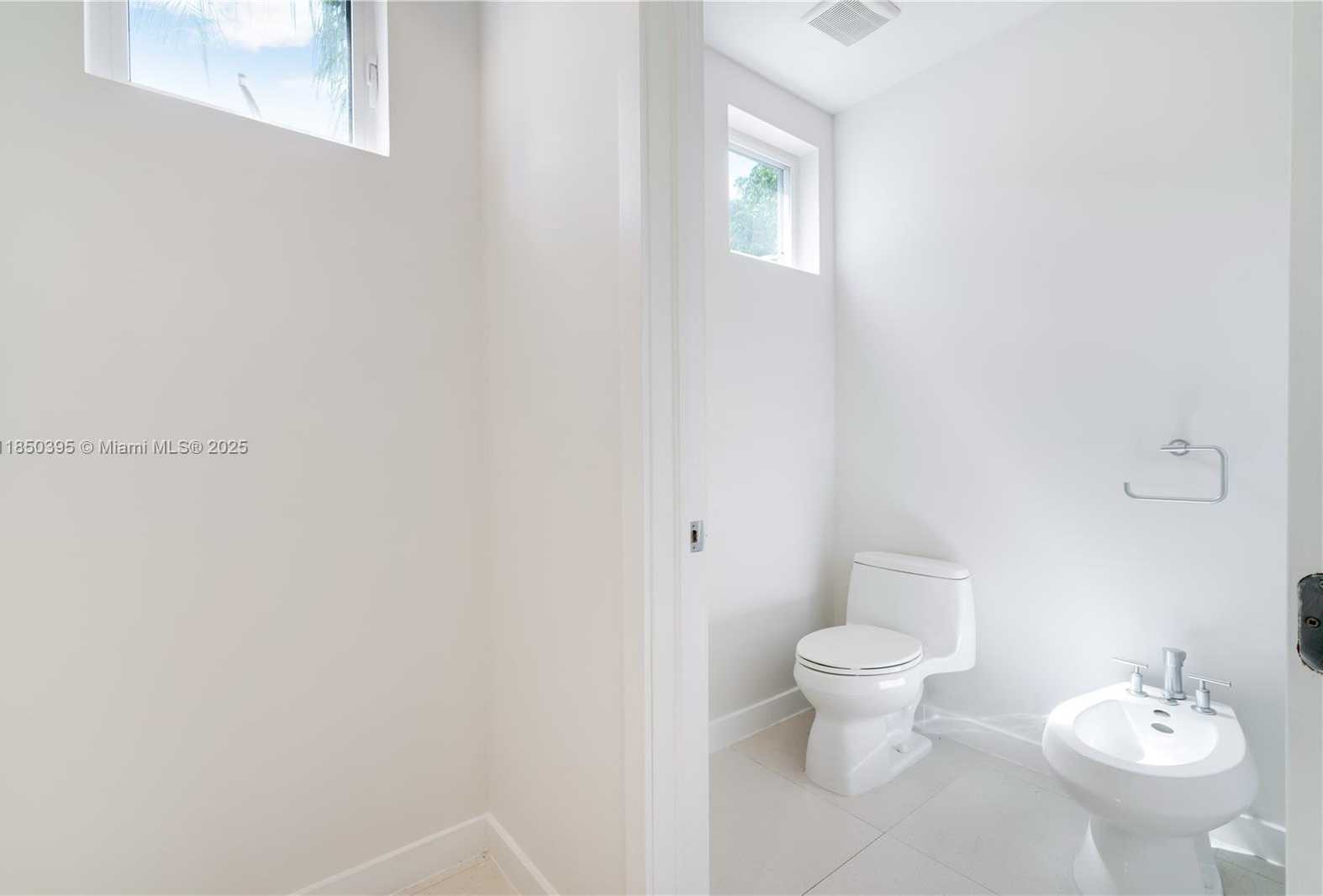 Small Image of 4050 HARDIE AVE, Miami Number 39