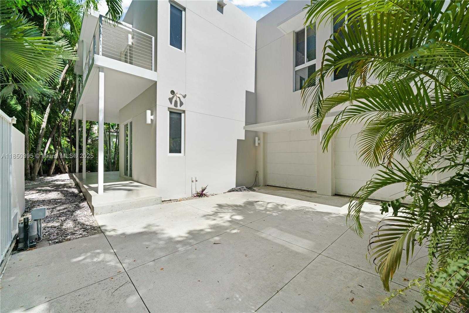 Small Image of 4050 HARDIE AVE, Miami Number 5