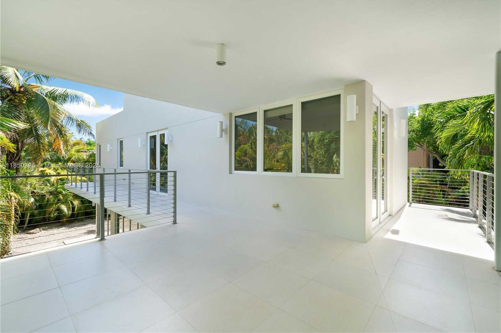 Small Image of 4050 HARDIE AVE, Miami Number 50
