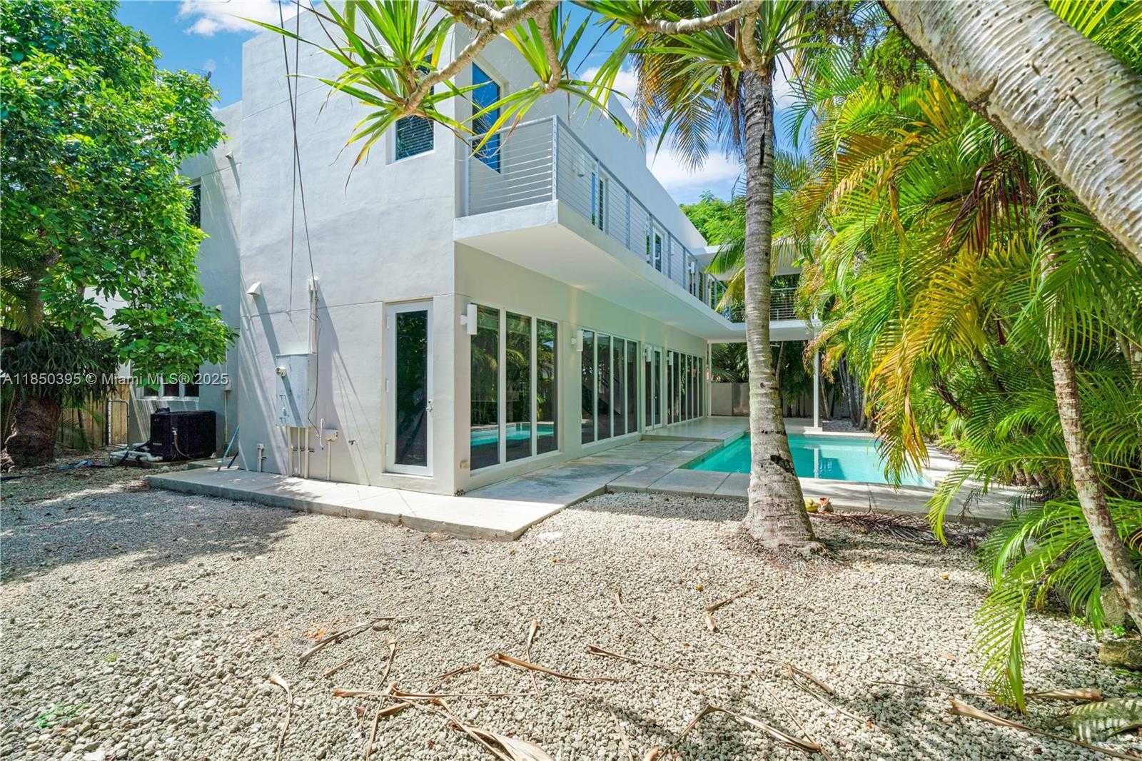 Small Image of 4050 HARDIE AVE, Miami Number 53