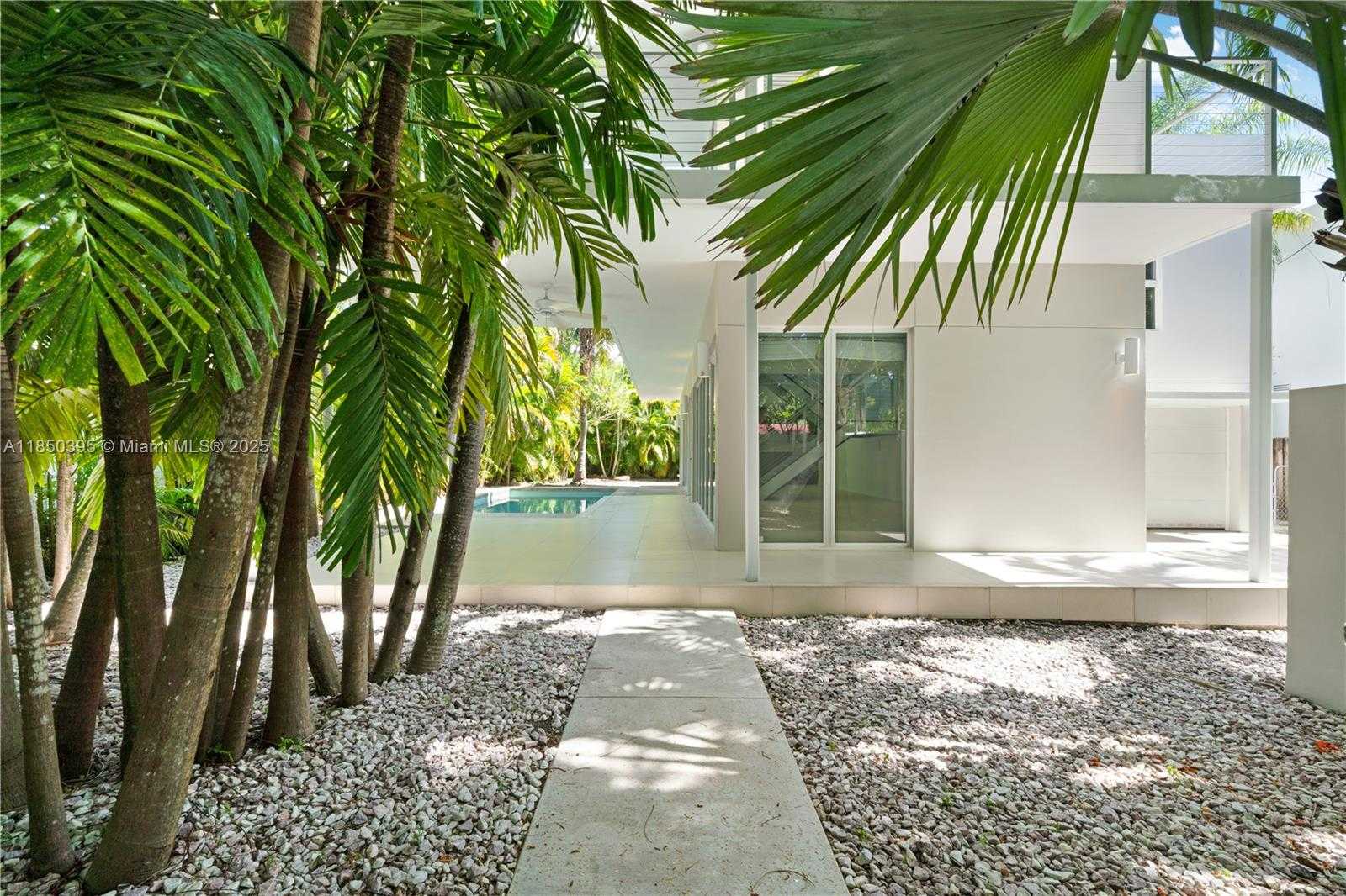 Small Image of 4050 HARDIE AVE, Miami Number 6