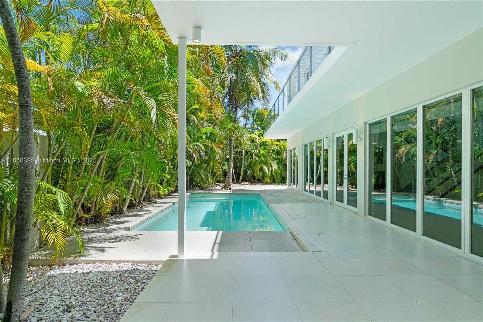 Small Image of 4050 HARDIE AVE, Miami Number 8