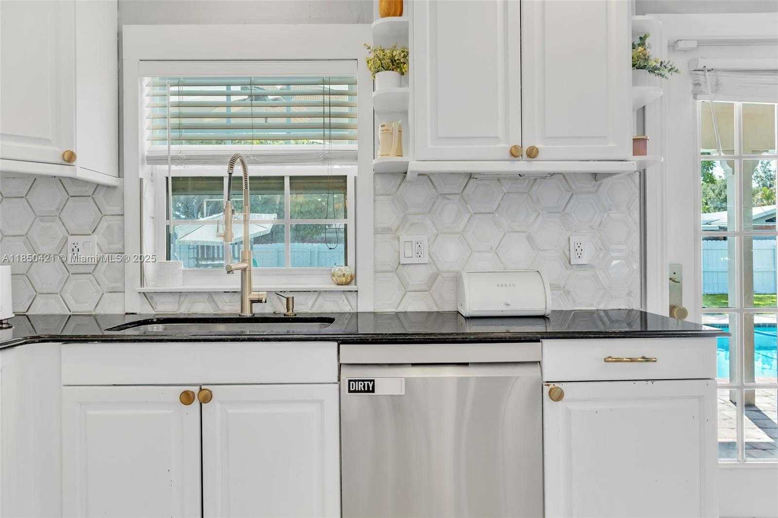 Small Image of 2221 NORTH 43RD AVE, Hollywood Number 14